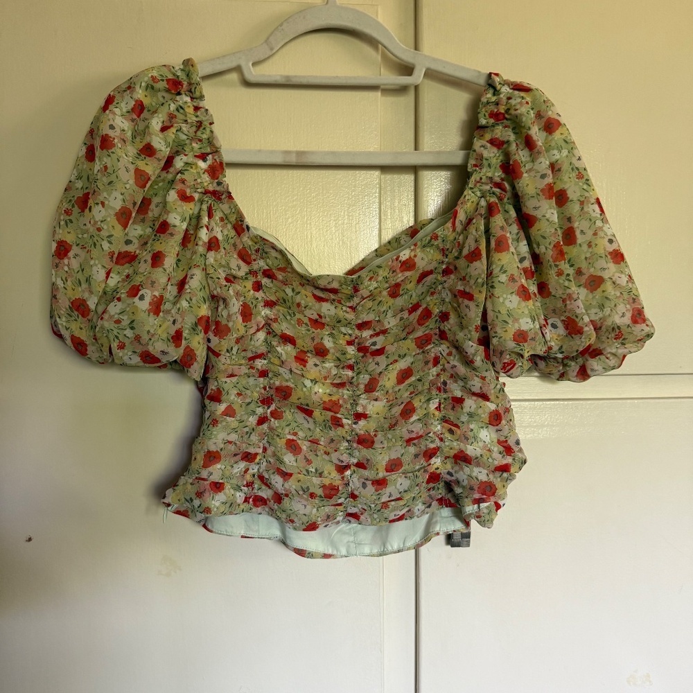 ASTR The Label Floral Tenley Ruched‎ Top Short Puff Sleeves Size Medium - Picture 8 of 12